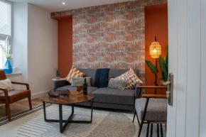 Trendy Urban Suite 140mtrs to Train Station